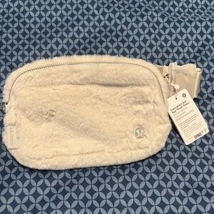 NWT Lululemon Athletica Everywhere Belt Bag Plush Fleece In Bone & Silver